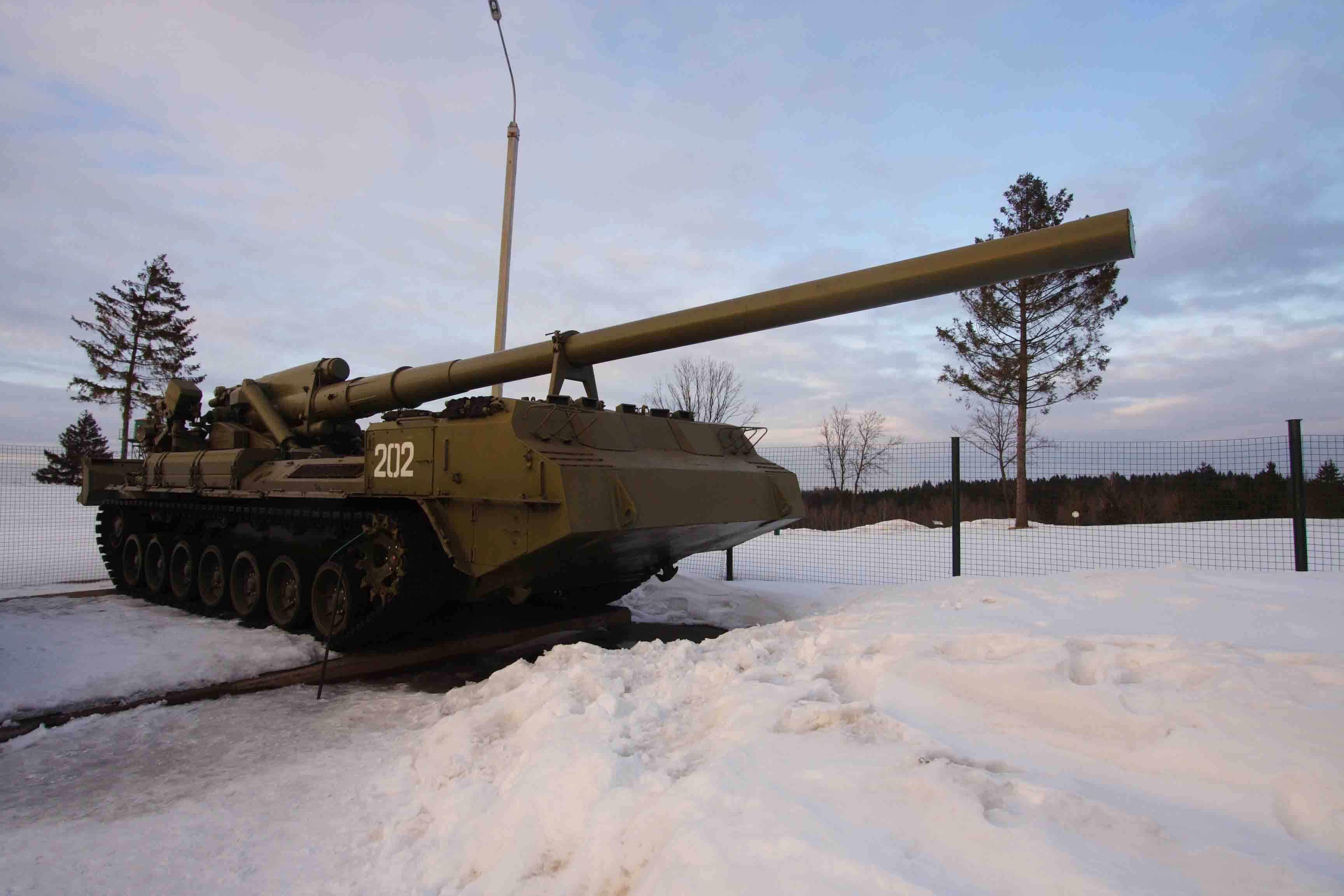 2с7 пион. Пион гаубица 240. Пион орудие 2с7 дальнобойное самоходное. Крупнокалиберный миномет пион. Самоходная артиллерия России пион.