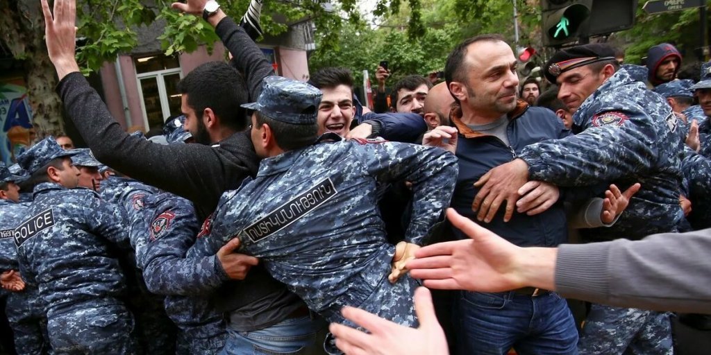 Вот тебе и союзнички. Армения одобрила санкции против России