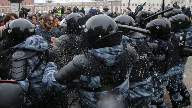 Вы хотите умыть улицы России кровью революции?
