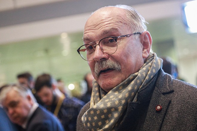 Михалков назвал гонорары артистов, поддерживающих Навального