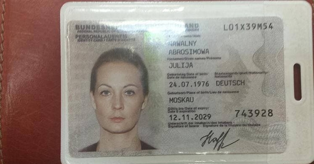 Немецкий паспорт Навальной – настоящий 