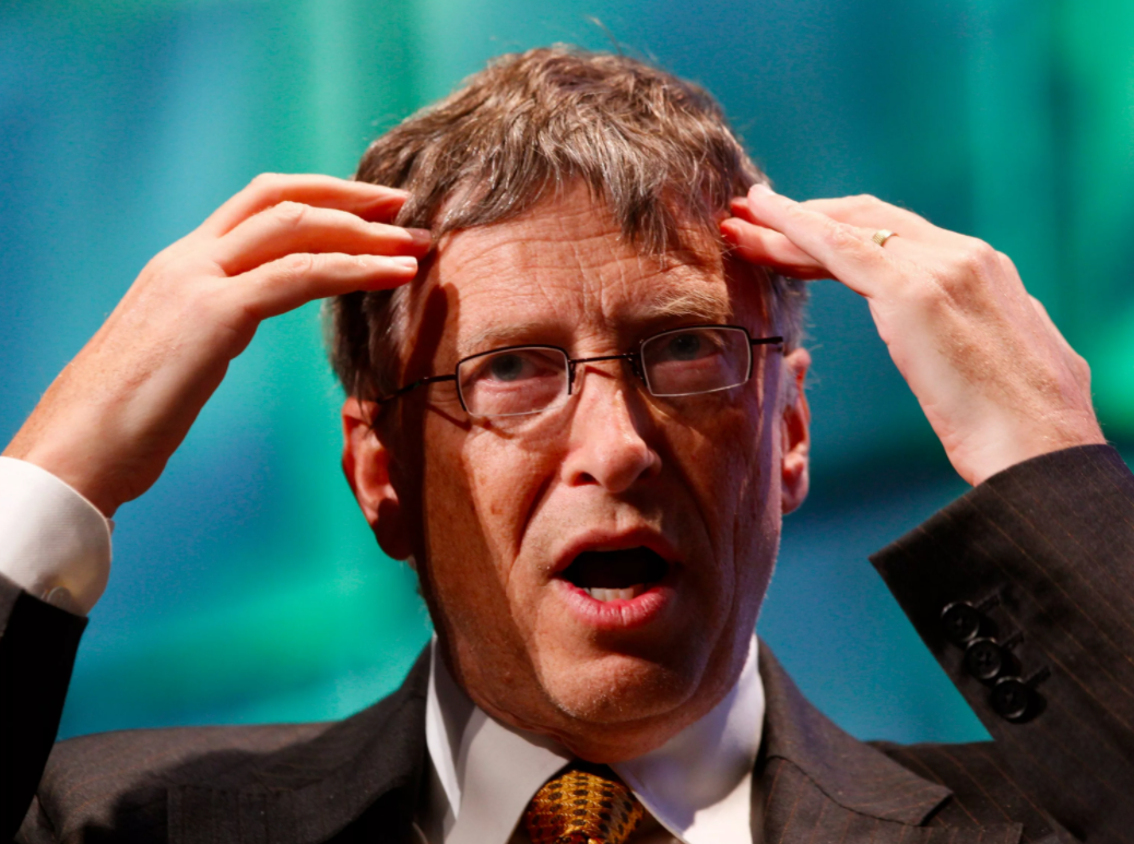 Потратить деньги гейтса. Билл Гейтс с сигарой. Билл Гейтс и Медведев. Билл Гейтс с большой ракеткой. Билл Гейтс кушает орехи.