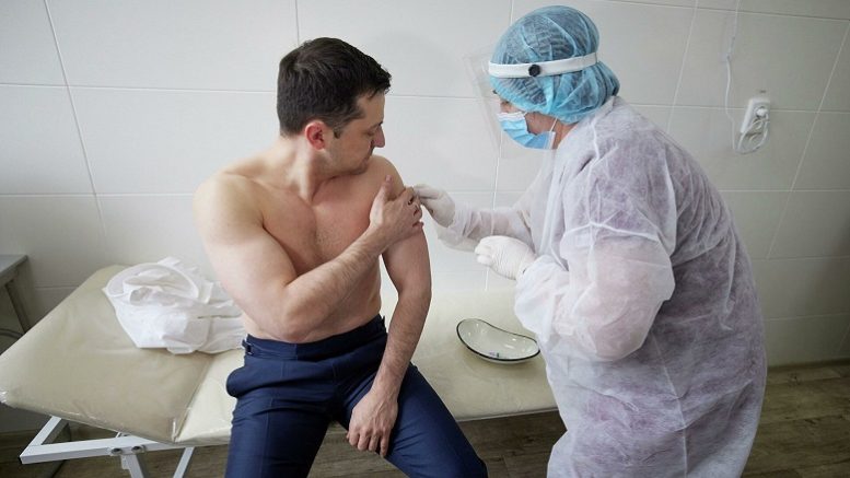 Украине предрекли «реверсную» вакцинацию «Спутником V»