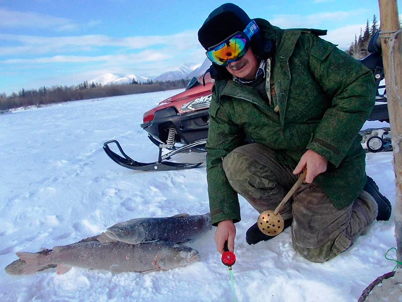 Охота и рыбалка на севере видео. Подледная рыбалка на севере. Зимняя рыбалка в Сибири. Подледная рыбалка в Сибири. Зимняя рыбалка на севере.