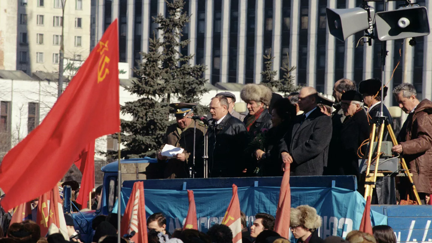 Зачем коммунисты развалили СССР?