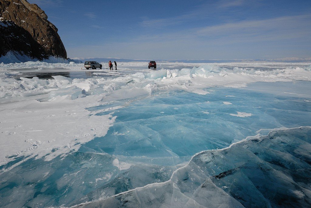 Есть ли в байкале течение. Замерзшие волны на Байкале. Замерзшее море. Застывшие волны Байкала. Замерзший Байкал.
