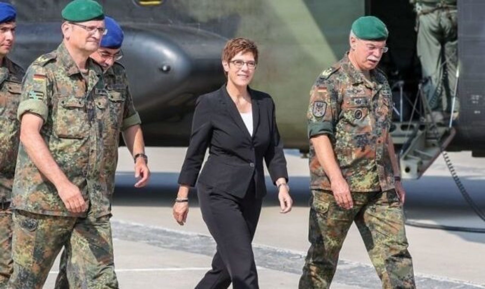 министр обороны швейцарии