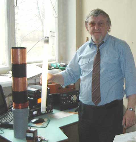 Владимир Кононов и созданная им «ЕН антенна» на частоту 7 МГц (? – 40 м).