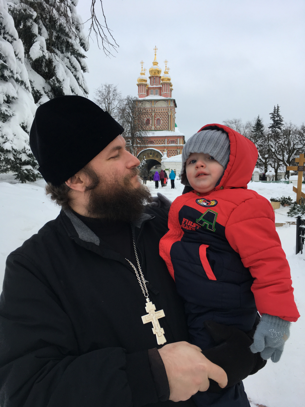 Американский батюшка сбежал от гомосексуалистов в ярославскую глубинку