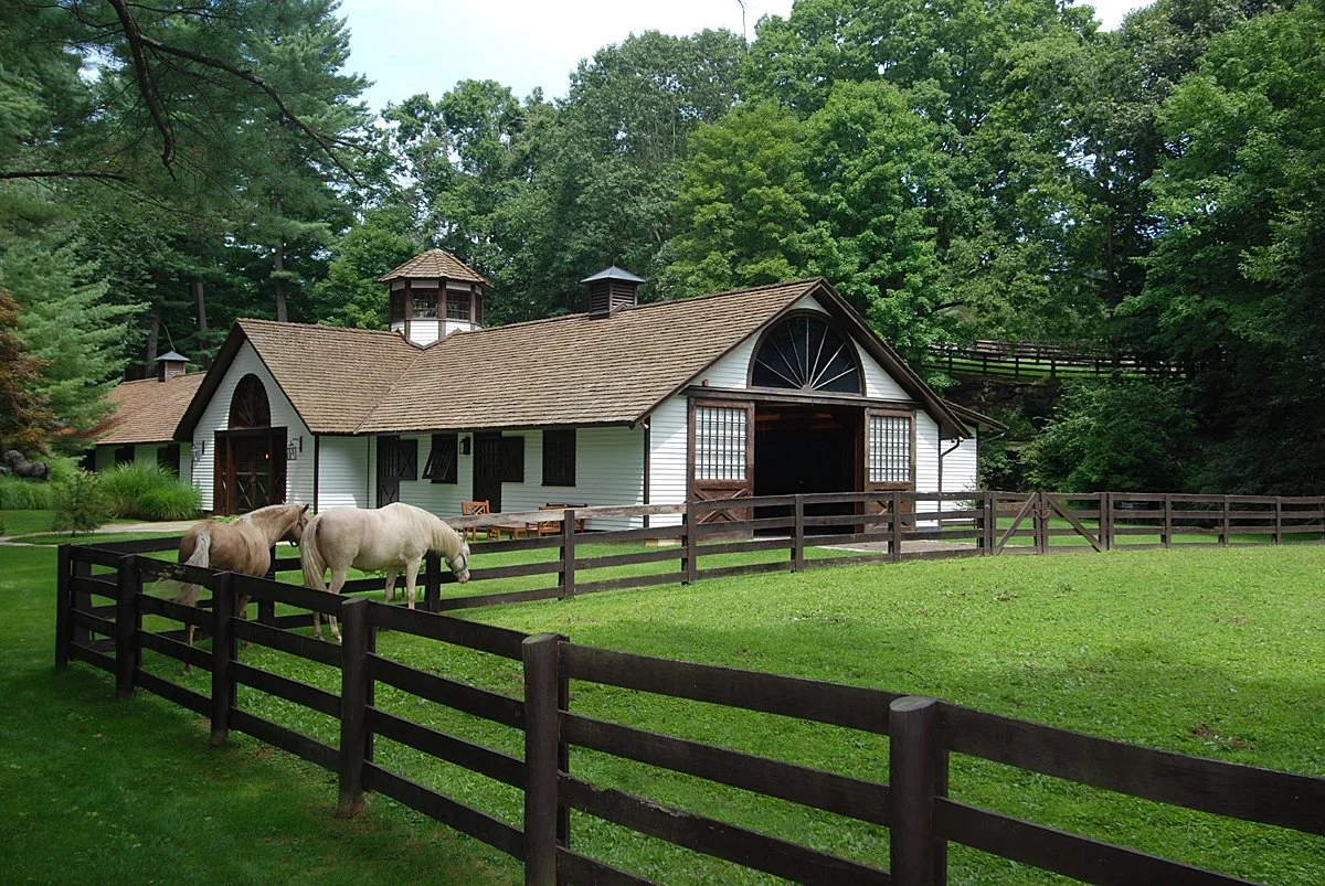 Farm. Ранчо конюшня США. Поместье Кальтенбах в Германии конюшня. Ферма ранчо Америка. Ферма ранчо Испания.