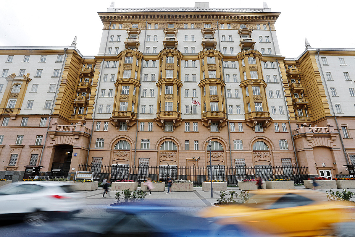 Moscow embassies. Американское посольство в Москве. Здание посольства США В Москве. Послльтсвосша в Москве. Здание посольства России в США.