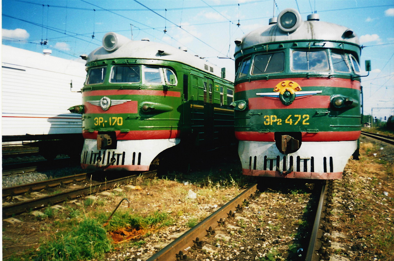 Электропоезда серии  ЭР1 и ЭР2