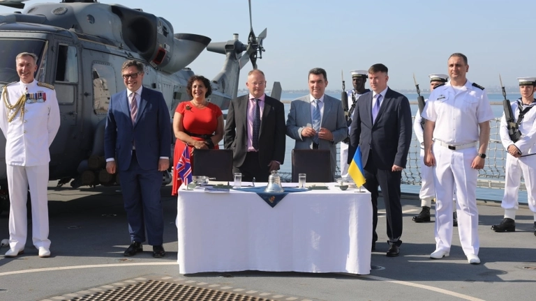 Передача пары британских тральщиков в ВМС Украины оставила Россию равнодушной