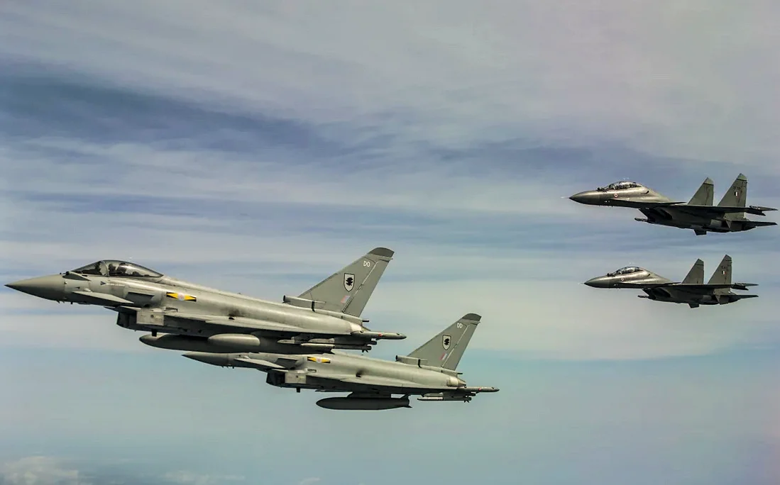 На Западе говорят о преимуществе Еврофайтера над Су-35, хотя все прежние учебные бои с "сушками" проиграны Тайфуном "всухую".