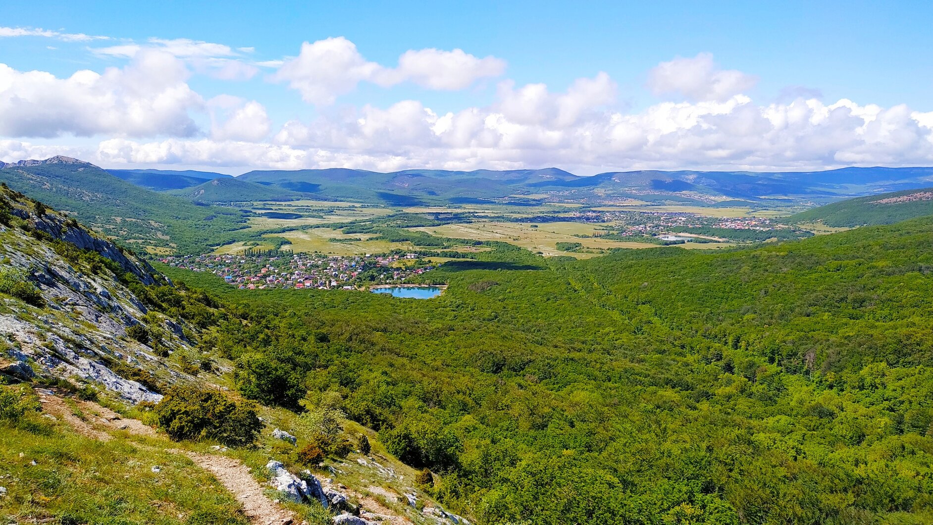 Долины крыма. Крымская Швейцария Байдарская Долина. Байдарская Долина в Крыму Дербент. Байдарская Долина пляж. Фото Байдарская Долина Крымская Швейцария.