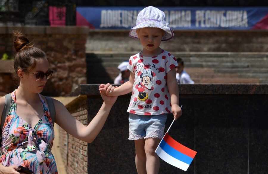 Россия официально должна взять всех детей Донбасса под свою опеку