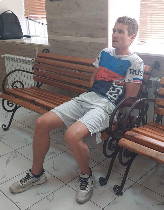 В Одессе задержали американского туриста в футболке с триколором… и услышали о себе правду