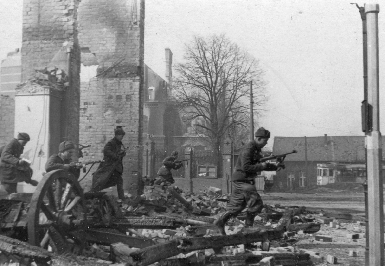Кенигсберг город 1945. Кенигсберг операция 1945. Штурм Кенигсберга 1945. Штурм Кенигсберга апрель 1945. Кенигсберг бои апрель 1945.