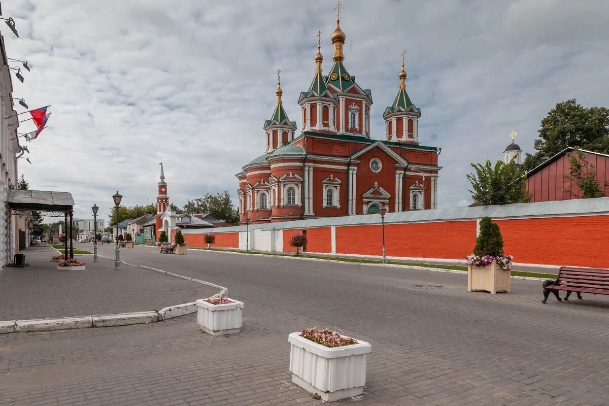 Подмосковный город получивший. Коломенский Кремль Соборная площадь. Крестовоздвиженская Церковь (Московский Кремль).