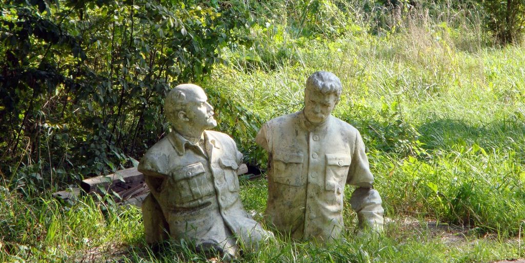 Впечатляющие скульптуры Ленина и Сталина