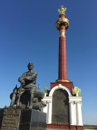 Памятник бекетову в якутске фото