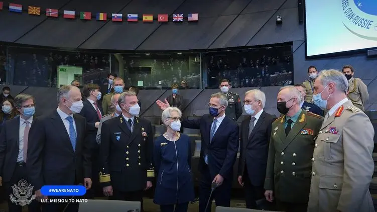 Украину и так не хотят принимать в НАТО