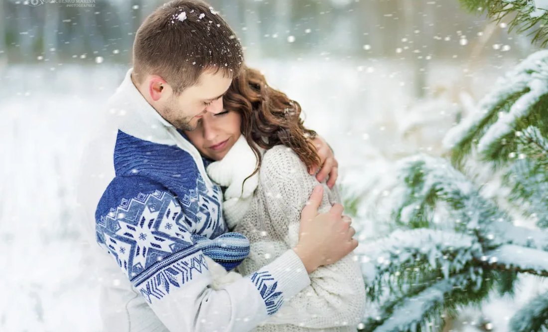 Снежная не твой ребенок читать. Зимние объятия. Любовь зимой. Зима романтика. Романтика зимой.