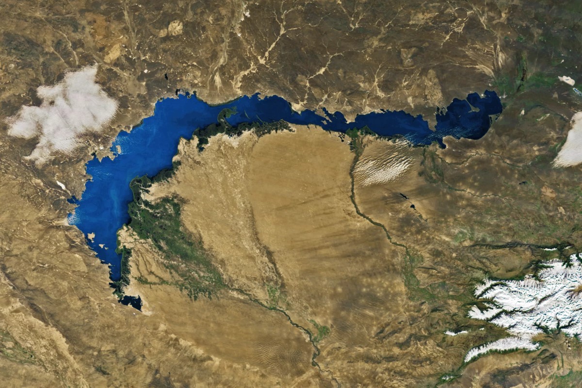 Котловины каспийского озера. Озеро Балхаш. Казахстан оз Балхаш. Озеро Балха́ш Казахстана. Балхаш озеро Балхаш.