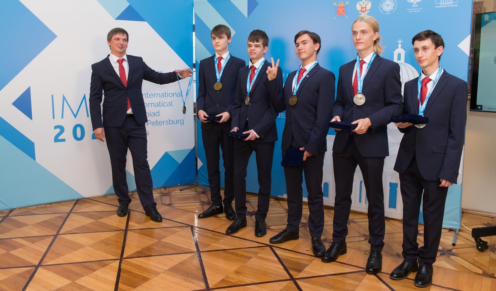 В математической олимпиаде участвовали. Российские школьники победили на международной Олимпиаде. Российские школьники на Олимпиаде.