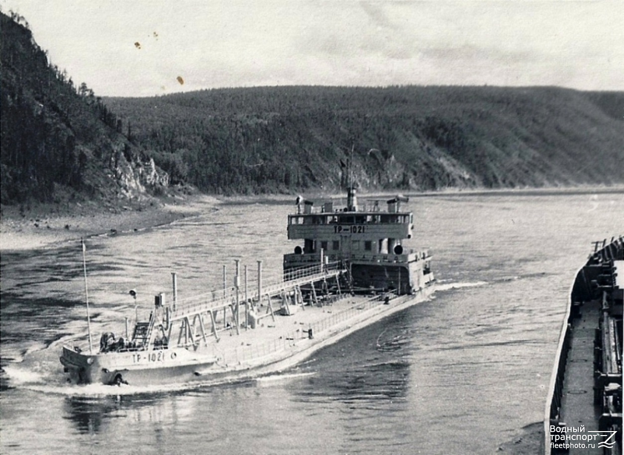 Речной танкер река Лена то 1515