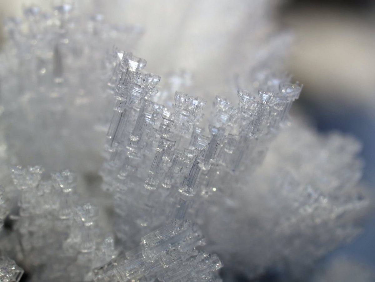 Газообразные кристаллы. Кристаллы льда. Ледяные Кристаллы. Образование кристаллов льда. Замерзшие Кристаллы.