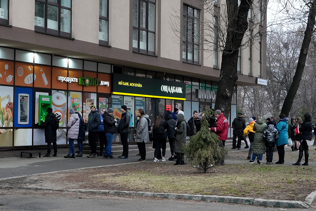 Картинка очередь в банкомат