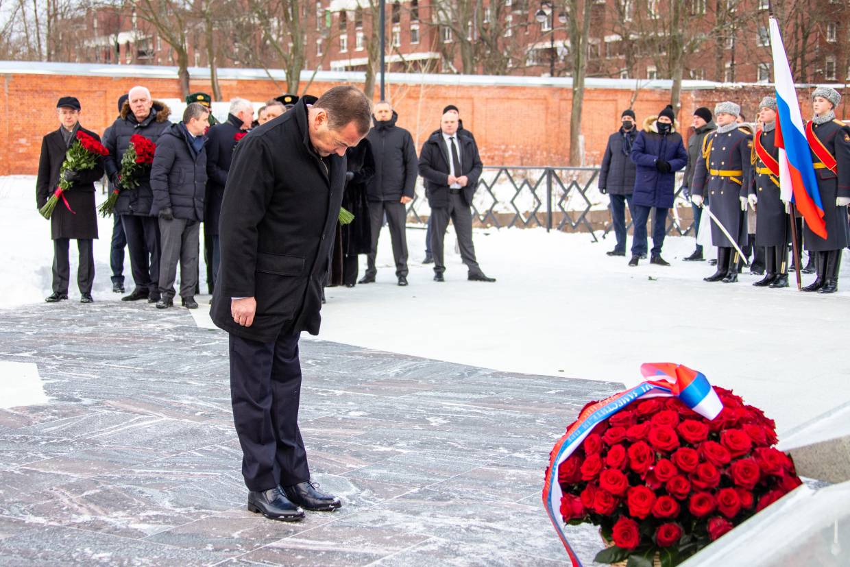 Мемориал к 100 летию кронштадтского восстания. Кронштадт памятник восстанию. Памятник участникам Кронштадтского Восстания. Памятник участникам Кронштадтского Восстания в Кронштадте.