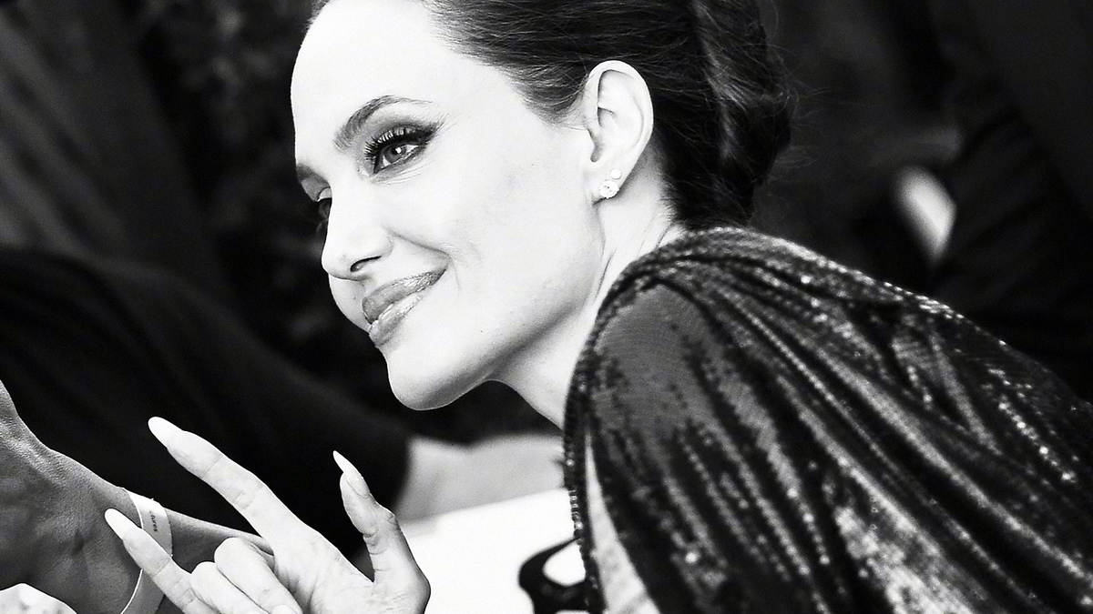 Анджелина Джоли снимет экранизацию романа «Без крови» Алессандро Барикко 2
