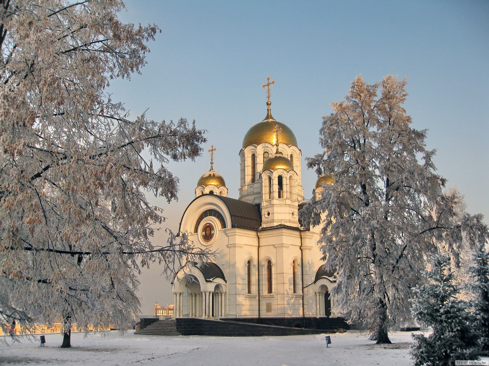 Православный храм зимой. Церковь Рождества Пресвятой Богородицы зимой (г. Вязьма). Храм Рождества Пресвятой Богородицы Киров зима. Храмы Липецк зима. Хабаровск Иннокентьевский храм зимой.