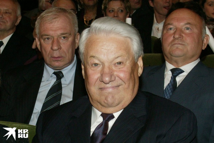 За чертополохом, бои за Метрополь и доллар по 200 рублей, мудрость Л. И. Брежнева, " Мяса я не ем совсем", всю французскую область посадил на талоны, Авен и бункер