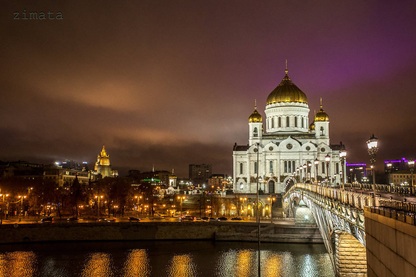 Мост храм христа. Патриарший мост иллюминация. Патриарший мост Церковь. Ночной Патриарший мост.. Патриарший мост ночью.