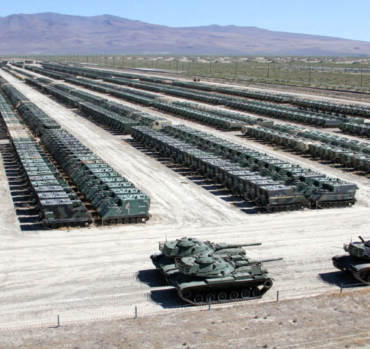 Самое крупное военное. Sierra Army Depot. Склад военной техники. Склады хранения техники в США. Хранение техники.