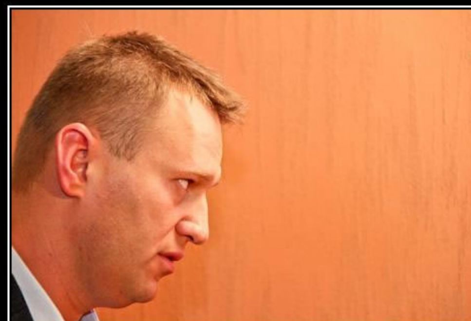 Мочка уха у евреев. Затылок Навального. Навальный в профиль. Навальный плоский затылок. Навальный профиль профиль.