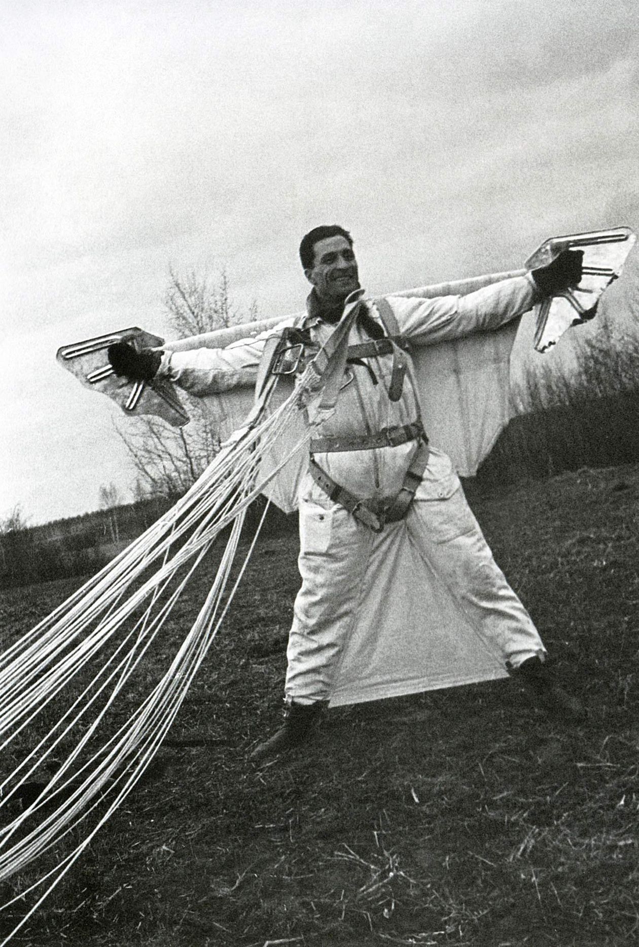 Редкие фото ссср. Иван Шагин фотограф. Шмидт Георгий Александрович. Гарнаев летчик испытатель парашютирование. Испытатель Нестеров парашютист.