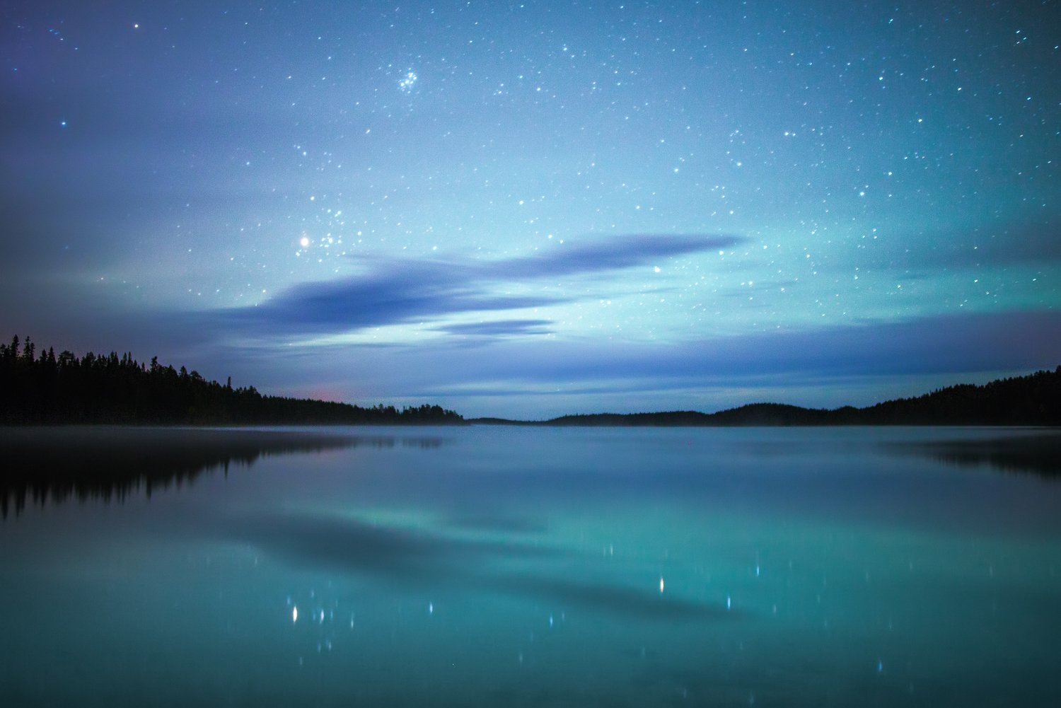 Ночь озеро звезды. Природа ночью. Ночной пейзаж. Ночное небо. Звездное небо над озером.