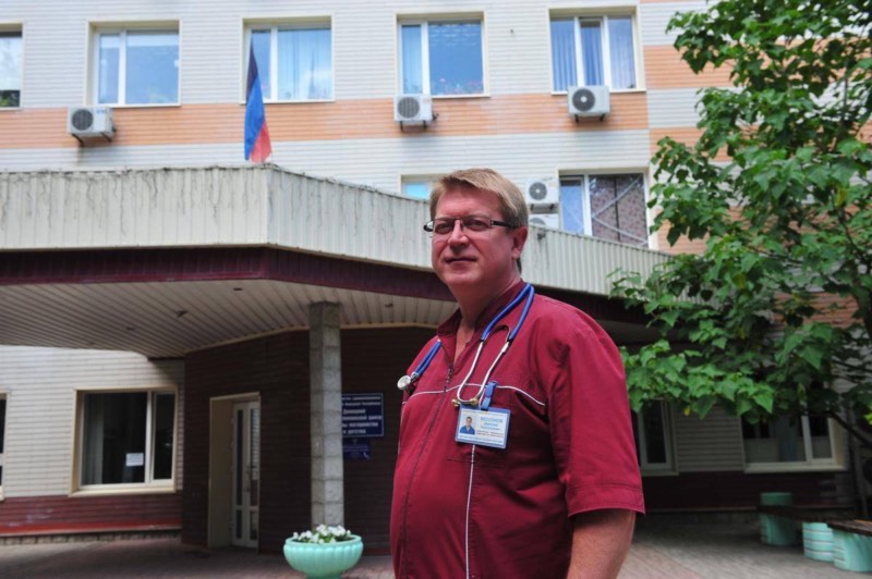 Дмитрий Бессонов - врач, оставшийся с грудными младенцами под обстрелом 