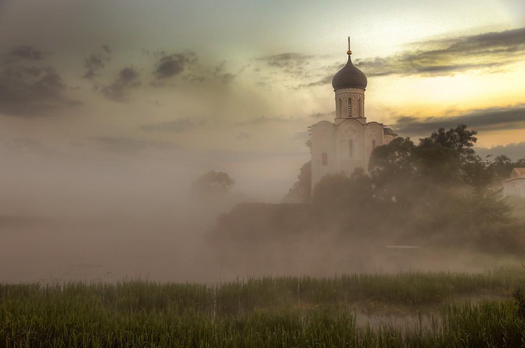 Русь природа православный храм туманное утро