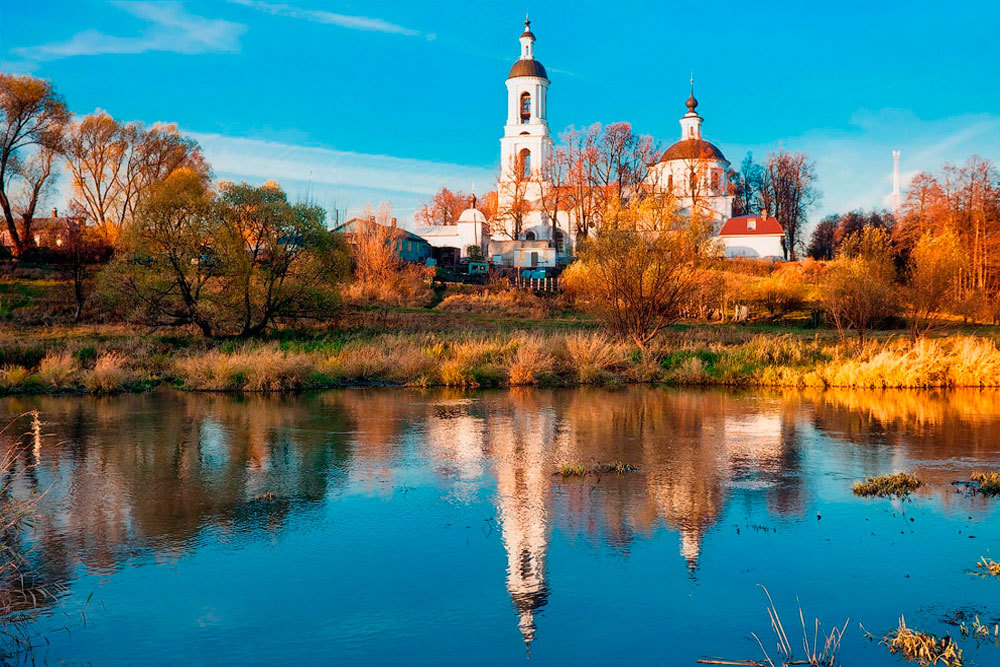 Парк осень Церковь Лунинская