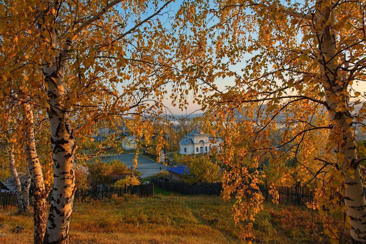 Русские осенние. Золотая осень храм деревня. Деревня осень Покров. Пензенская область Золотая осень. Село Константиново поздняя осень.