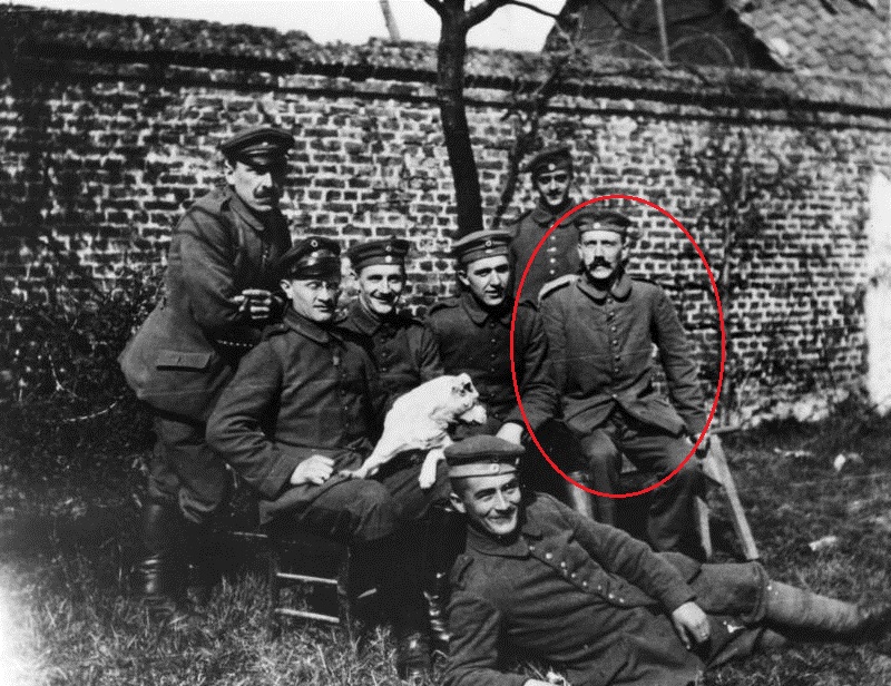 Гитлер уже в чине ефрейтора (крайний справа) с сослуживцами, 1914.