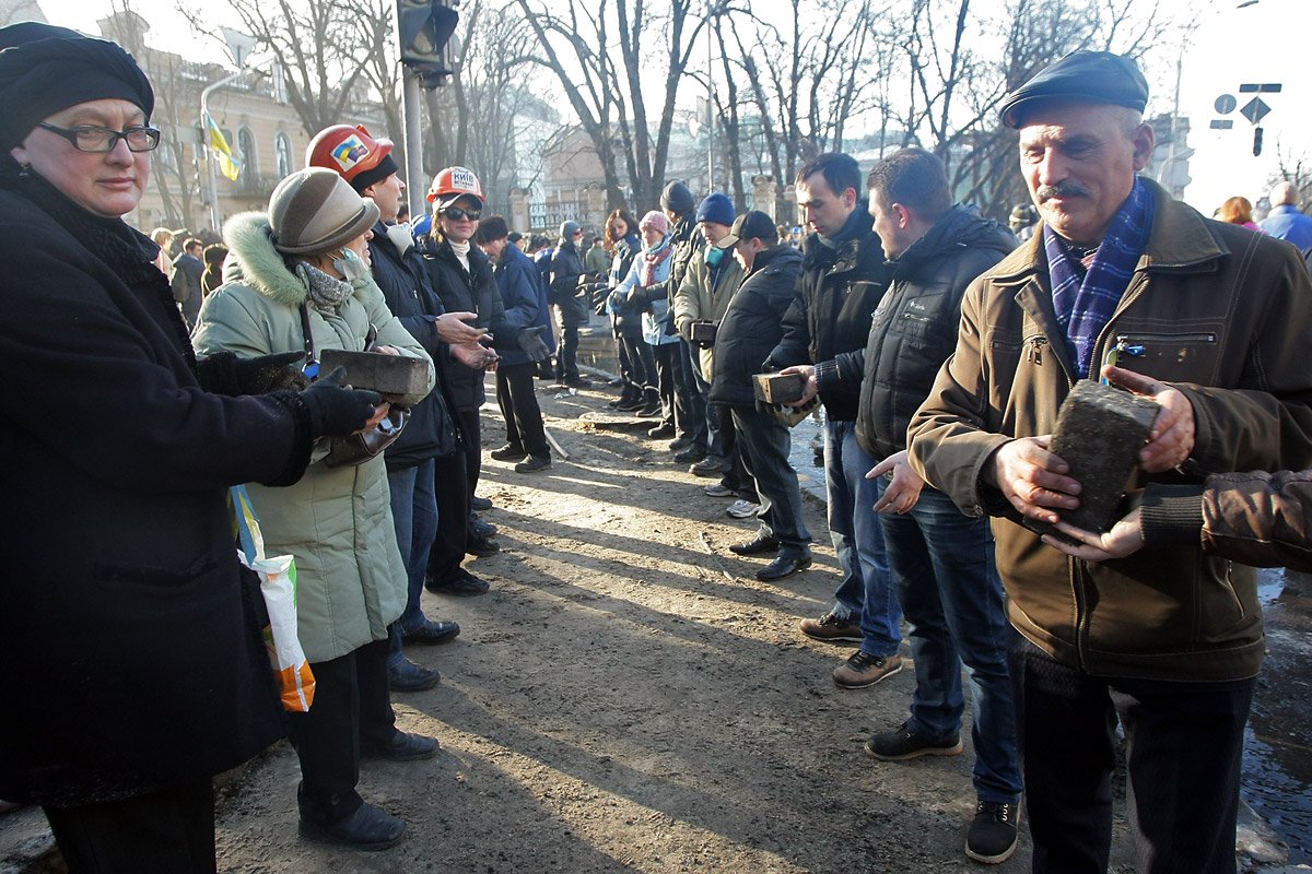 Слезы майдана. Пенсионеры Украины на Майдане.