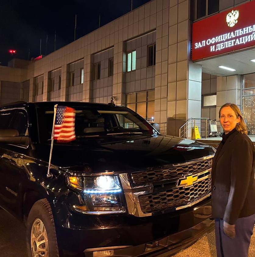 Новый посол США прибыла в Москву. Сенатор: американцы готовят диверсии