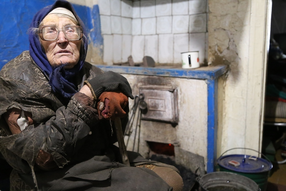 Люди живут все беднее. Нищие пенсионеры. Бедная бабушка. Пенсионеры бедность. Нищие бабушки.