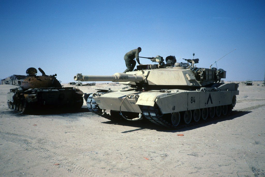Цена танка абрамс 2023. Абрамс в Ираке 1991. Танки Абрамс Ирак 1991. M1 Abrams буря в пустыне. Танк Абрамс 2023.